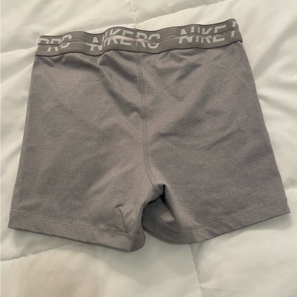 Nike pros, grey size medium - Picture 2 of 2